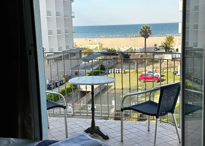 Hotel Blue Moon